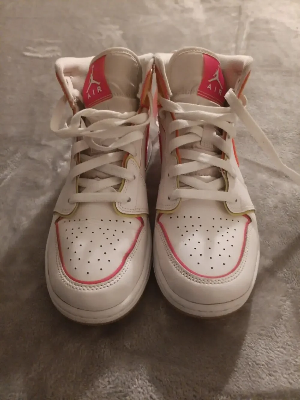 Nike Air Jordan 1 Mid GS Edge Glow White Pink Blast CV4611-100 Girls Size 6Y